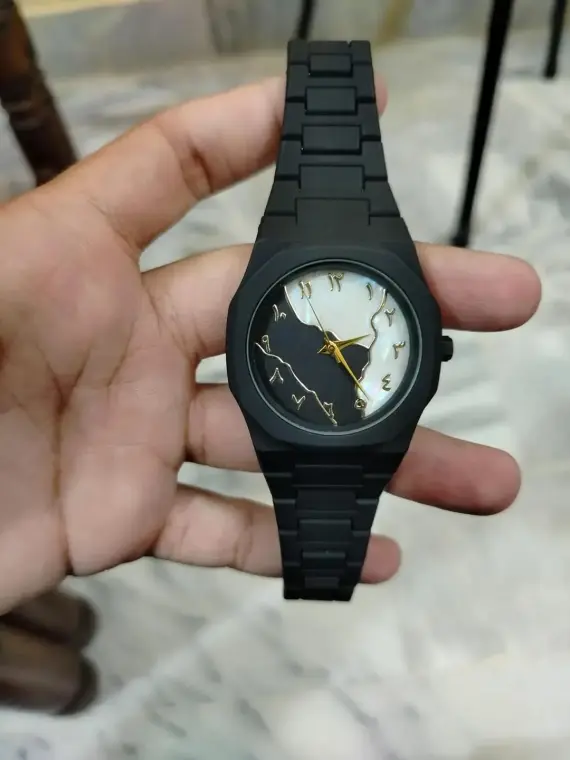 Watch Aura black